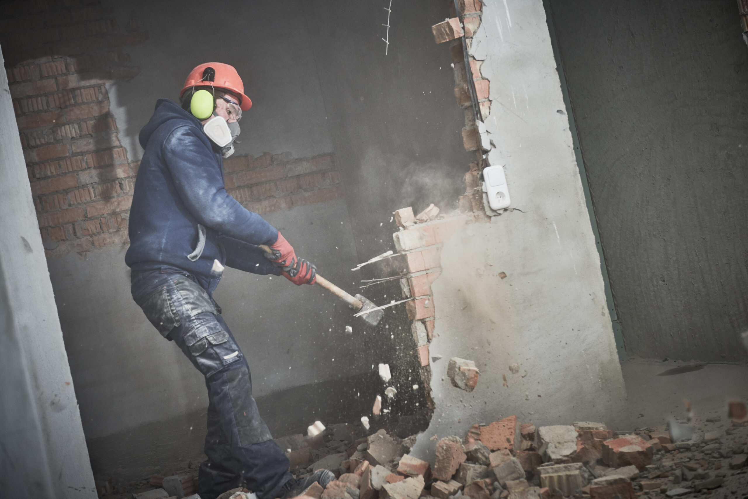 Demolition,Work,And,Rearrangement.,Worker,With,Sledgehammer,Destroying,Wall Abbrucharbeiten - Allroundservice Grahmann